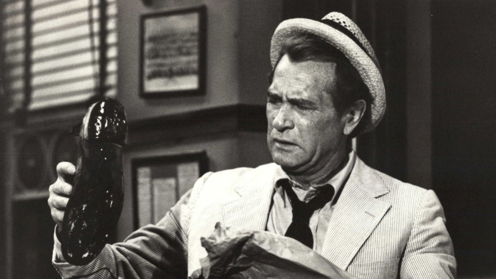 Hunting the killer of massage parlor girls, crime reporter Carl Kolchak (Darren McGavin) uncovers a bizarre story involving a 19th century murderer in