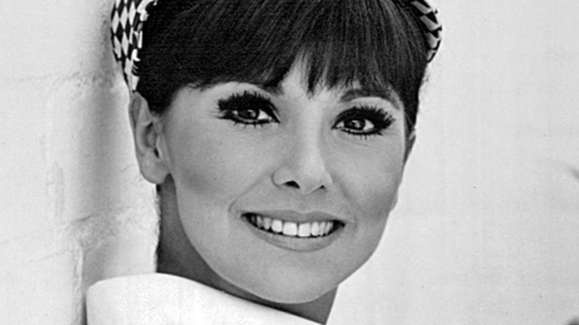 Publicity photo of Marlo Thomas