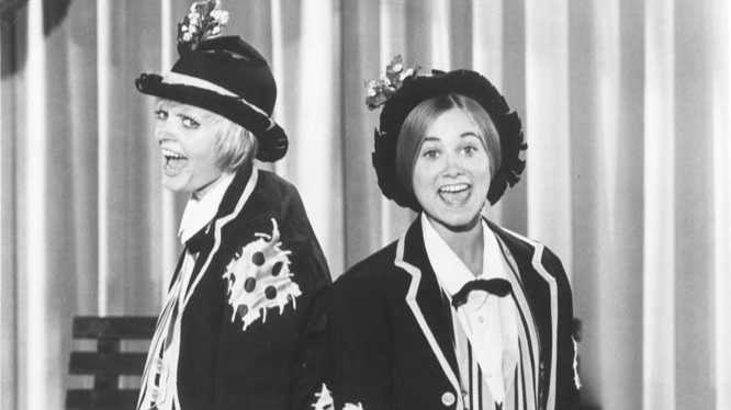 Publicity photo of American actresses, Florence Henderson (left) and Maureen McCormick (right)