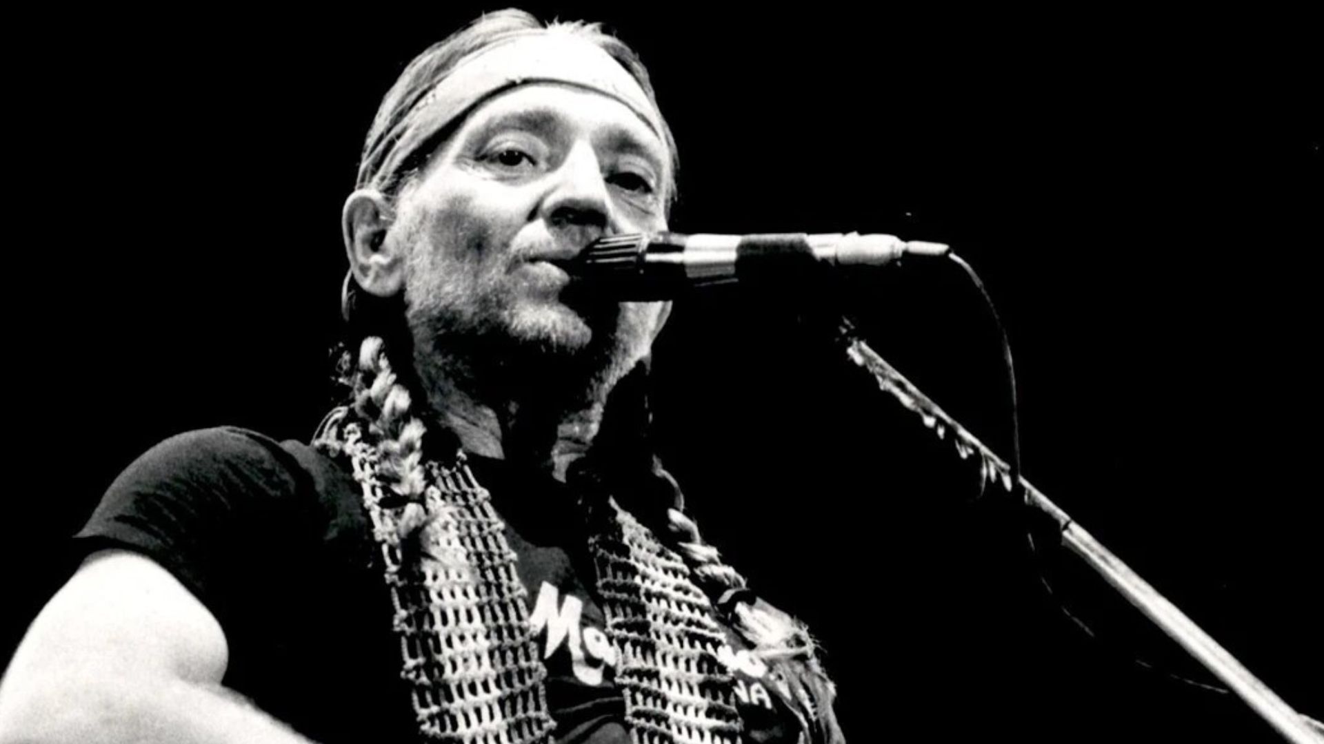 Musical artist Willie Nelson performs at the Bayfront Center in St. Petersburg, Florida in 1978