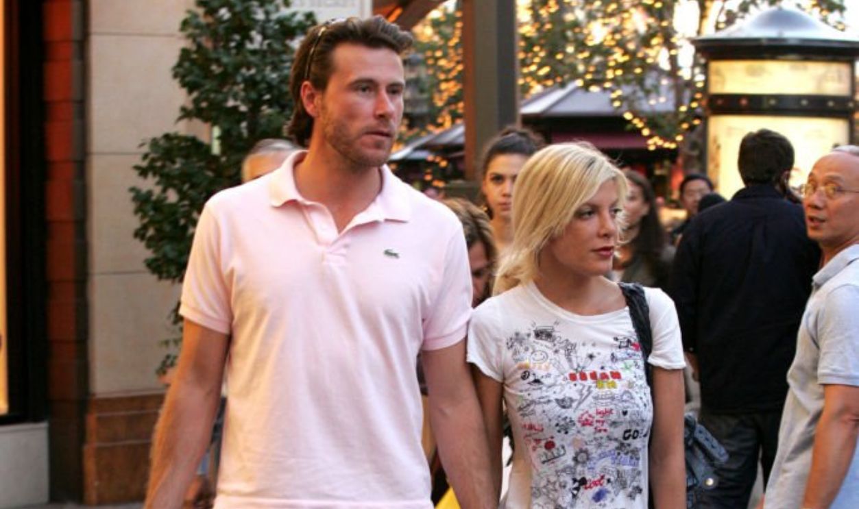 LOS ANGELES, CA - NOVEMBER 20: Dean McDermott and Tori Spelling are seen on November 20, 2005 in Los Angeles, California.