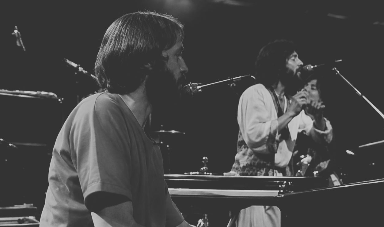 Screenshot from Maneige Live In Concert - The Summer Show 1978, Polydor Records (1978)