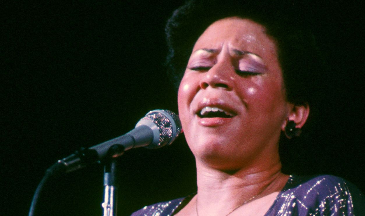 Minnie Riperton (1947 - 1979) performs on stage, New York, 1977.