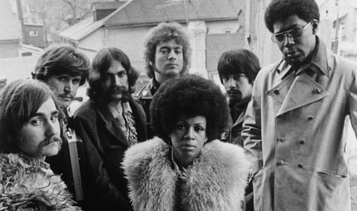 UNSPECIFIED - JANUARY 01: Photo of Minnie RIPERTON and ROTARY CONNECTION; Posed group portrait with Minnie Riperton (c) 