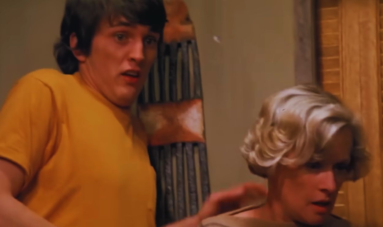 Screenshot from Roar (1981)