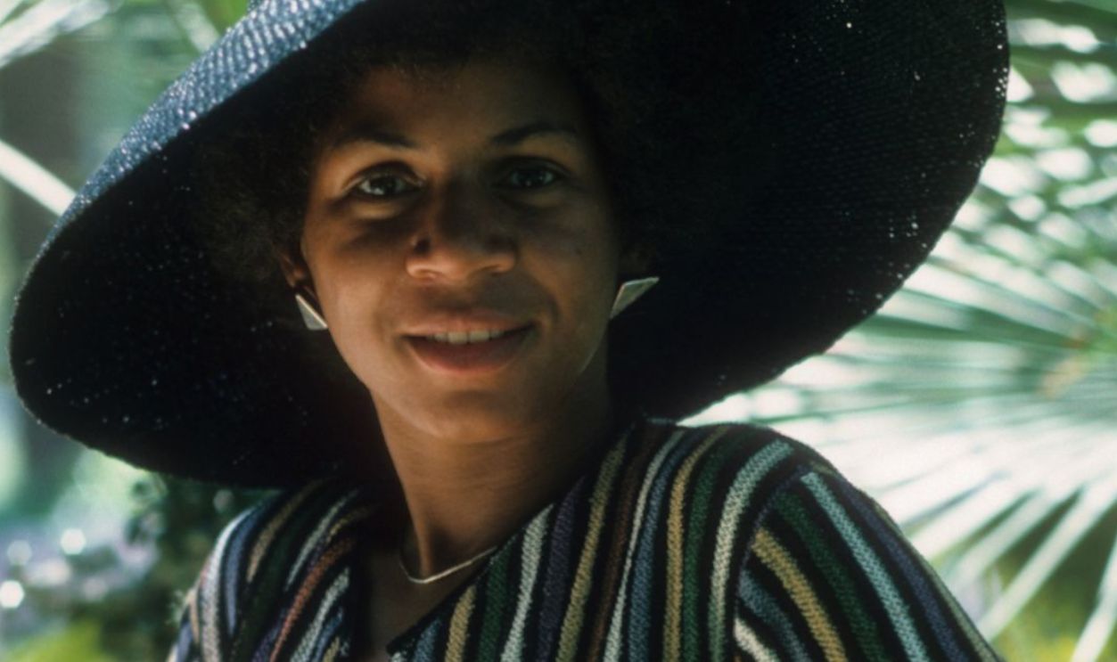LOS ANGELES - AUGUST 1975: R&B singer Minnie Riperton poses for a portrait in August 1975 in Los Angeles, California. 