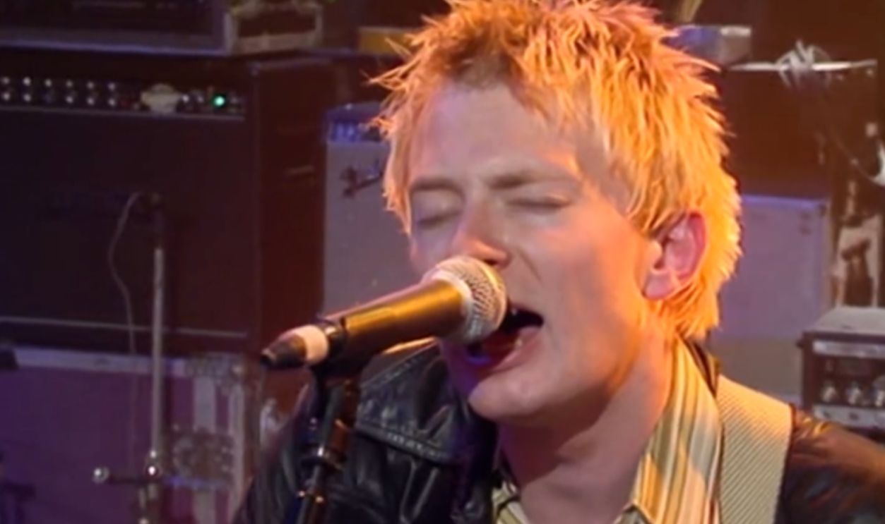 Screenshot from High and Dry (1995)