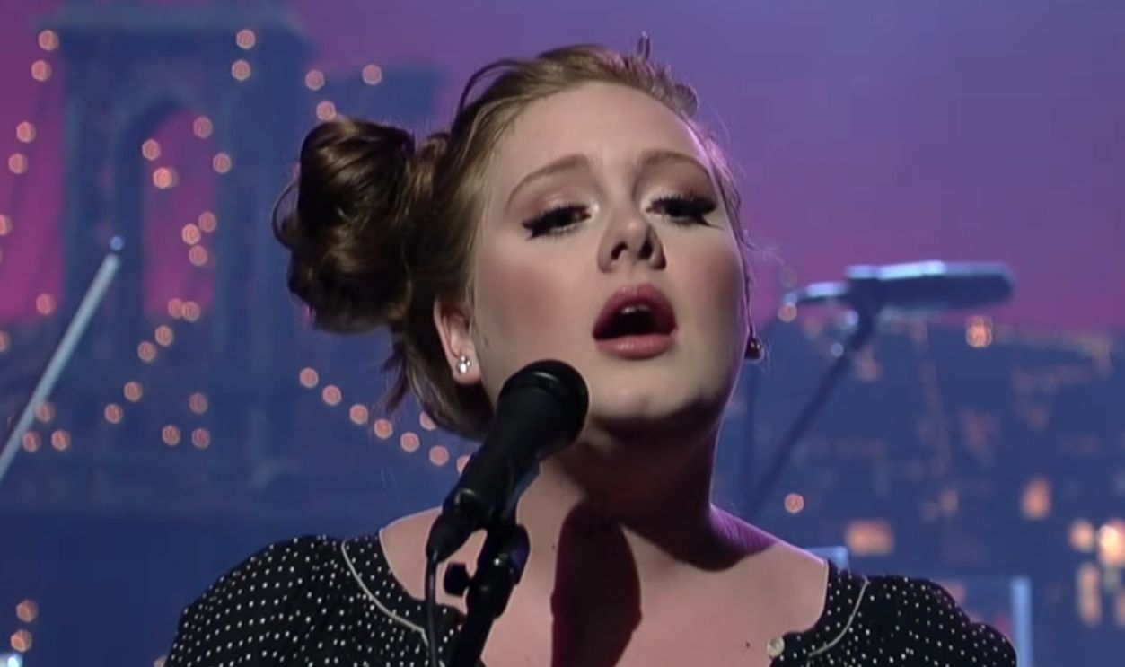 Screenshot from Chasing Pavements (2008)