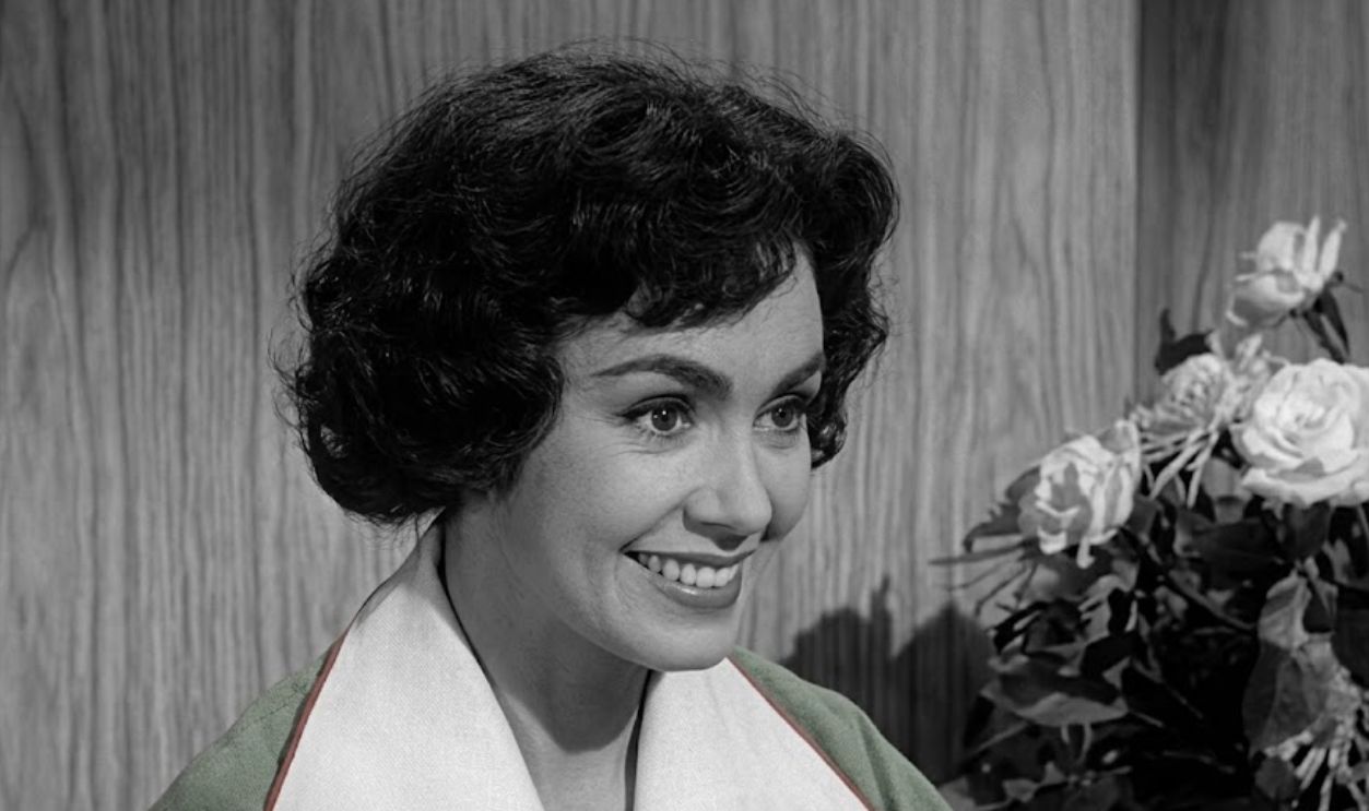 Screenshot from The Wasp Woman, Filmgroup (1959)