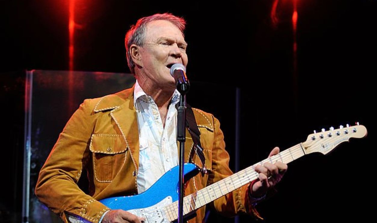 TORONTO, ON - AUGUST 31: Glen Campbell performs during his farewell tour at the CNE Bandshell on August 31, 2011 in Toronto, Canada.