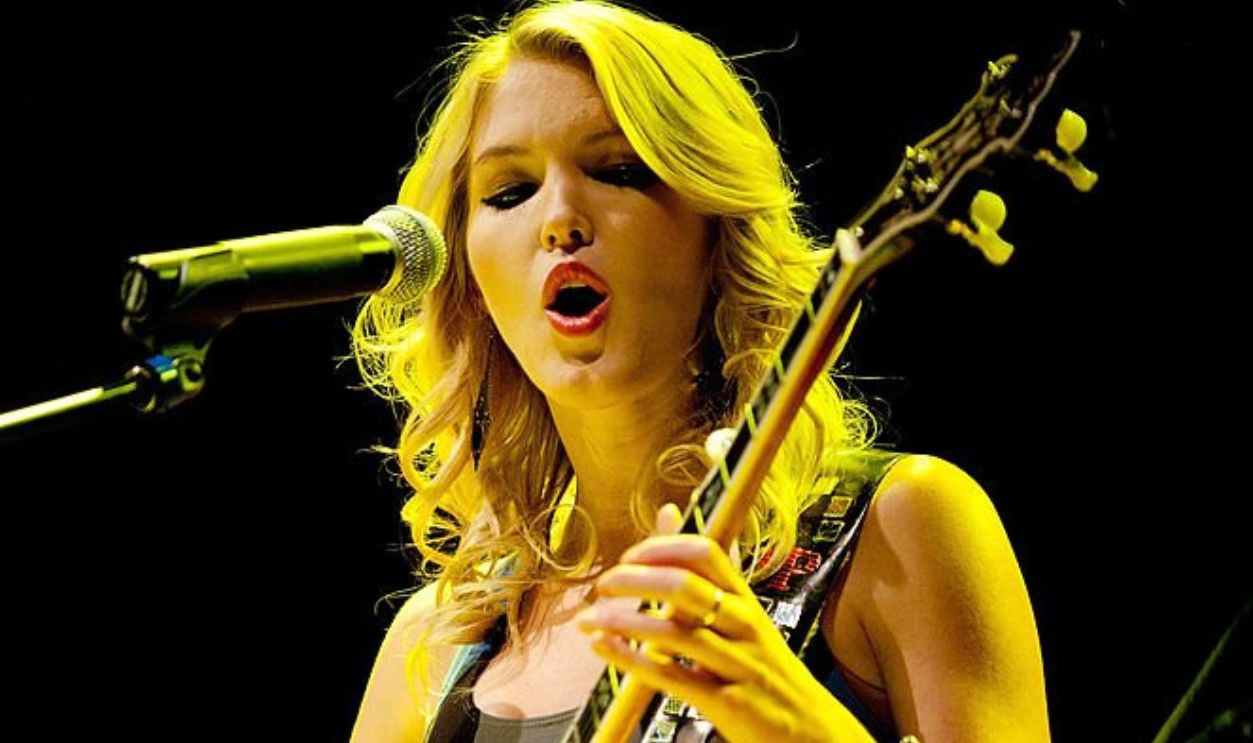 LOS ANGELES, CA - OCTOBER 06: Musician Ashley Campbell of Instant People opens for Glen Campbell as part of his