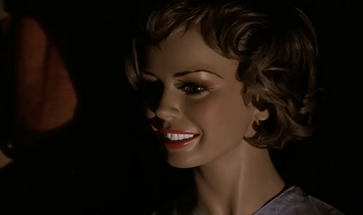 Screenshot from Tourist Trap, Compass International Pictures (1979)
