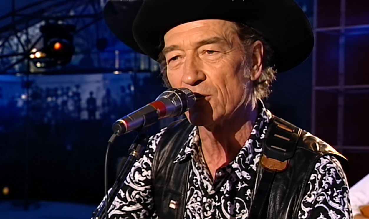 Screenshot from The Hockey Song (1973) 