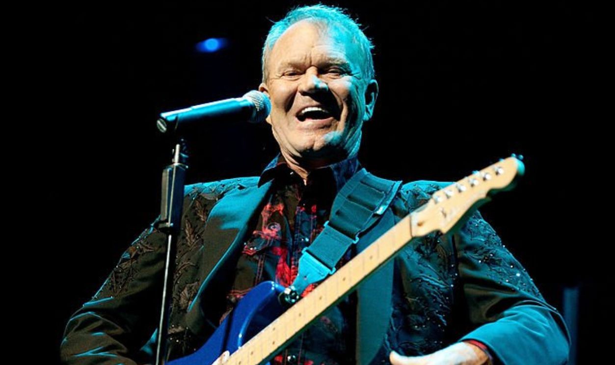 LOS ANGELES, CA - OCTOBER 06: Musician Glen Campbell performs onstage as part of his