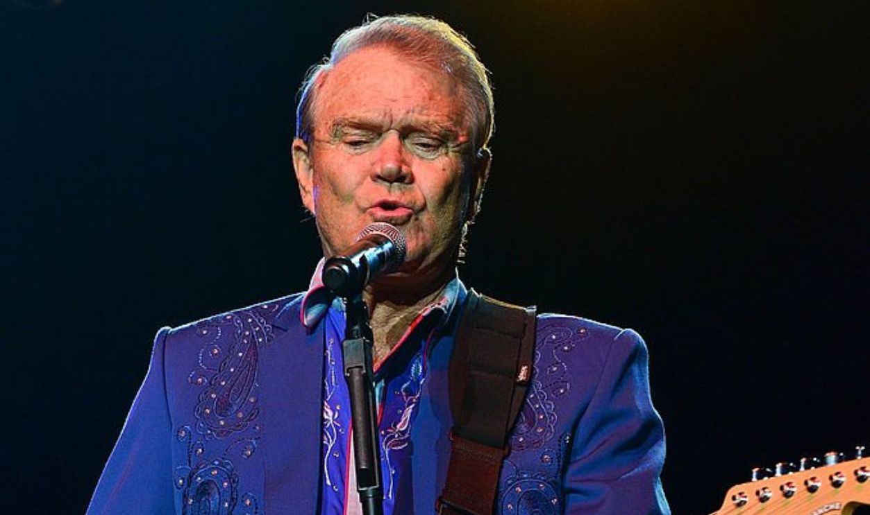 BETHLEHEM, PA - OCTOBER 26: Glen Campbell performs at the Sands Event Center on October 26, 2012 in Bethlehem, Pennsylvania.