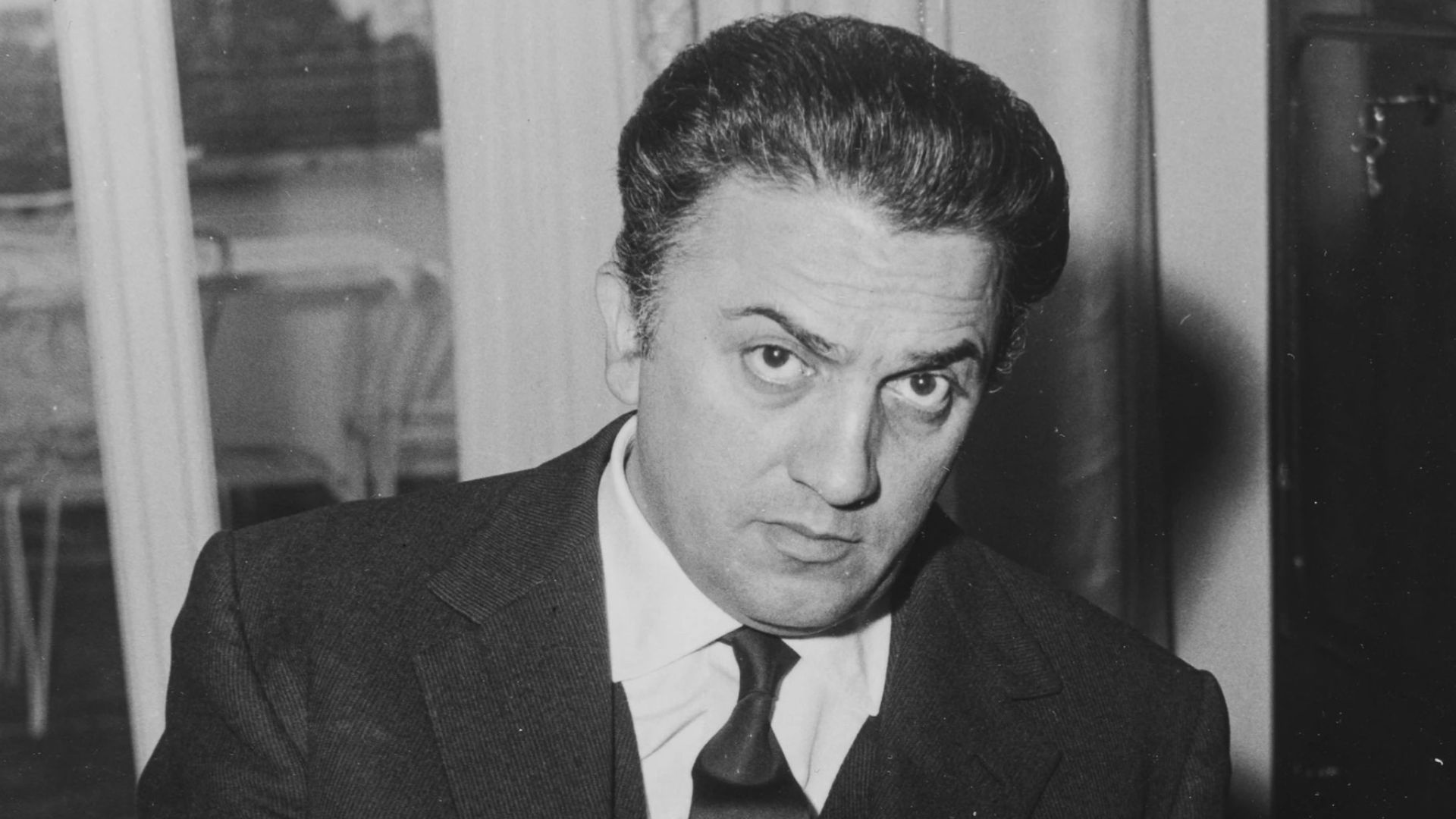 Fellini ontvangt de Academy award.