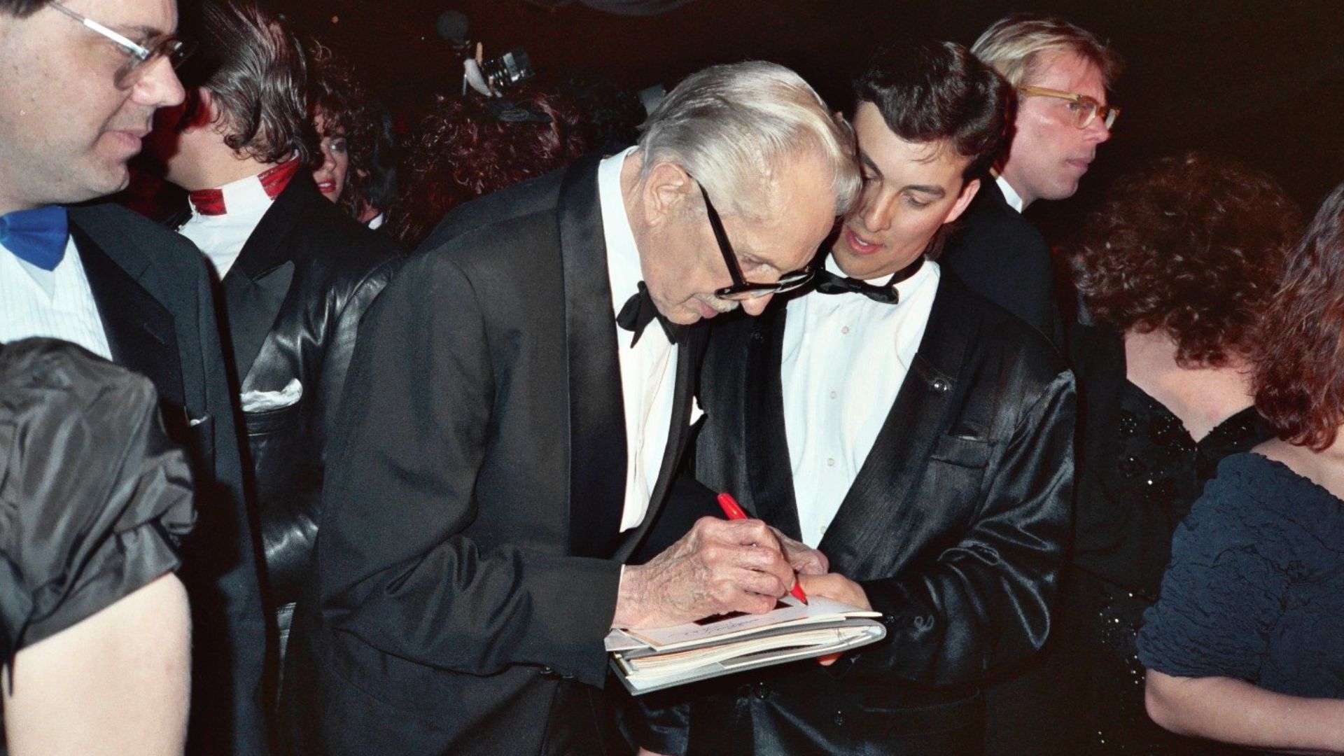 Vincent Price signs an autograph for a fan at the Governor's Ball party after the 1989 Academy Awards, March 29, 1989 - Permission granted to copy, publish, broadcast or post but please credit