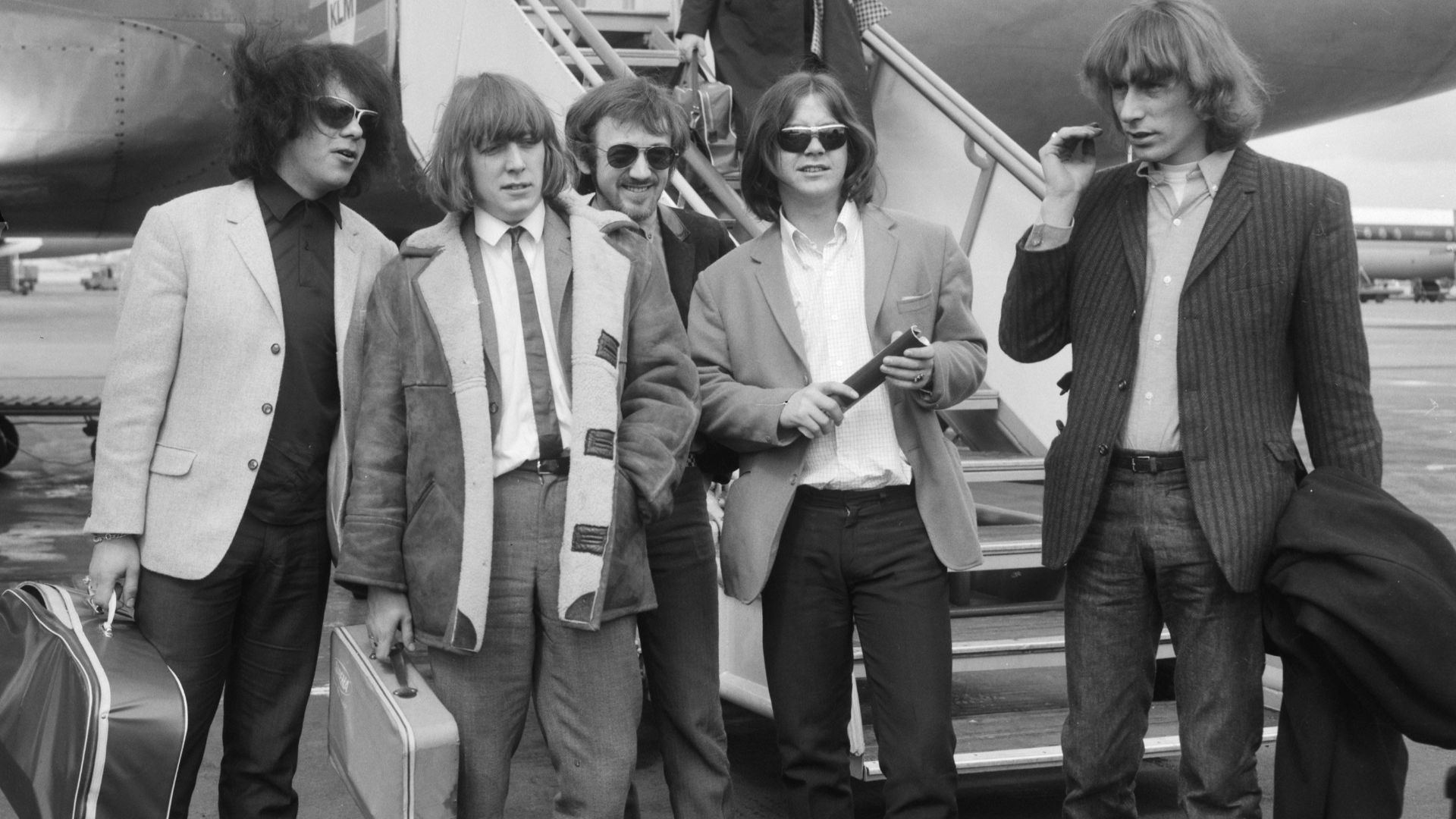 Collectie / Archief : Fotocollectie Anefo
Reportage / Serie : [ onbekend ]
Beschrijving : Pretty Things op Schiphol. Vlnr; John Stax (basgitarist), Viv Prince (drummer), Dick Taylor (sologitarist), Phil May (zang en harmonica) en Brian Pendleton (rhytmgit
