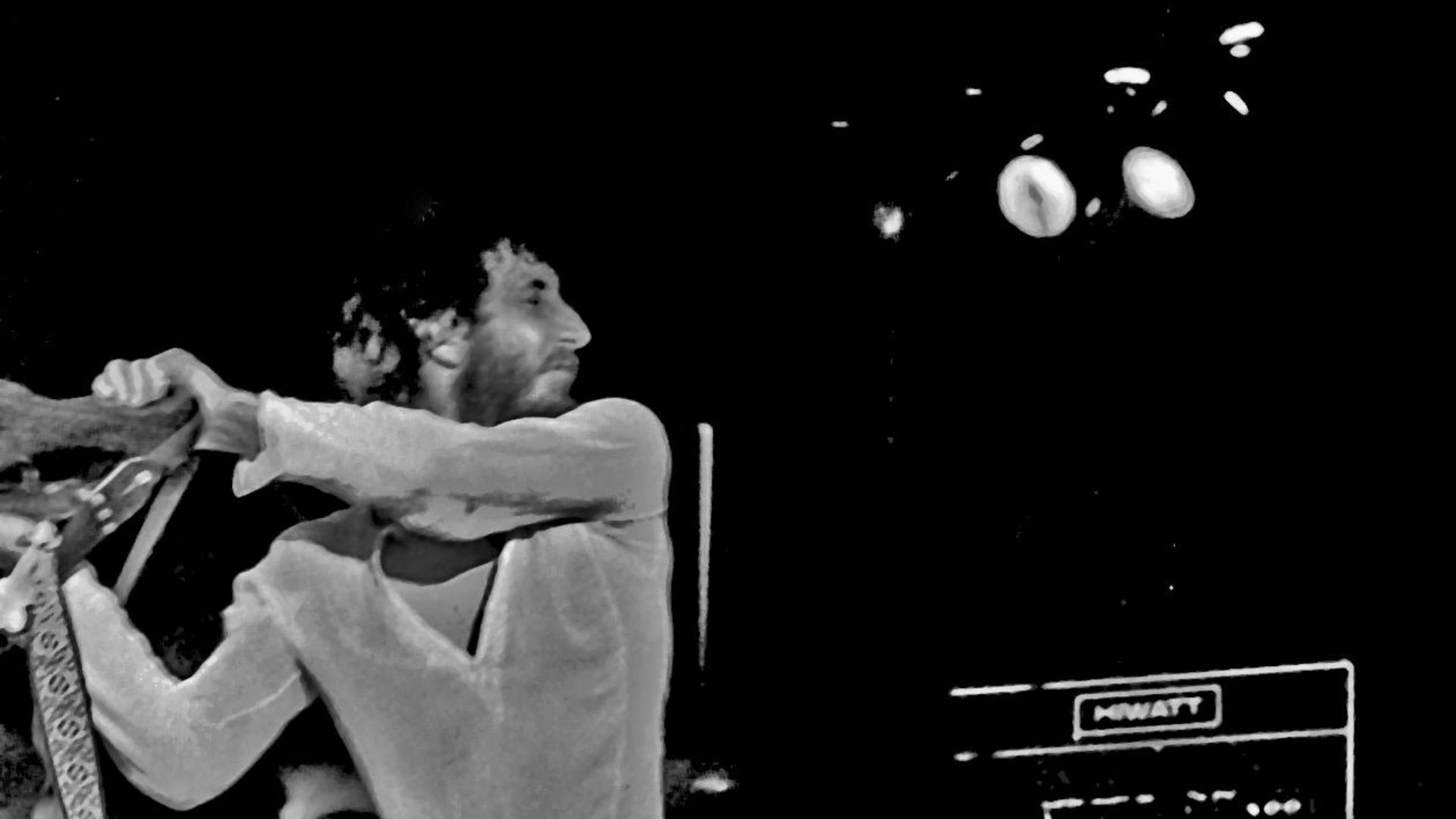Gleich splittert die Gitarre, und ein Trümmerteil trifft meine Nase. Eine Narbe, auf die ich bis heute stolz bin. The Who, Ernst-Merck-Halle Hamburg, August 1972: Pete Townshend spielt Berserker