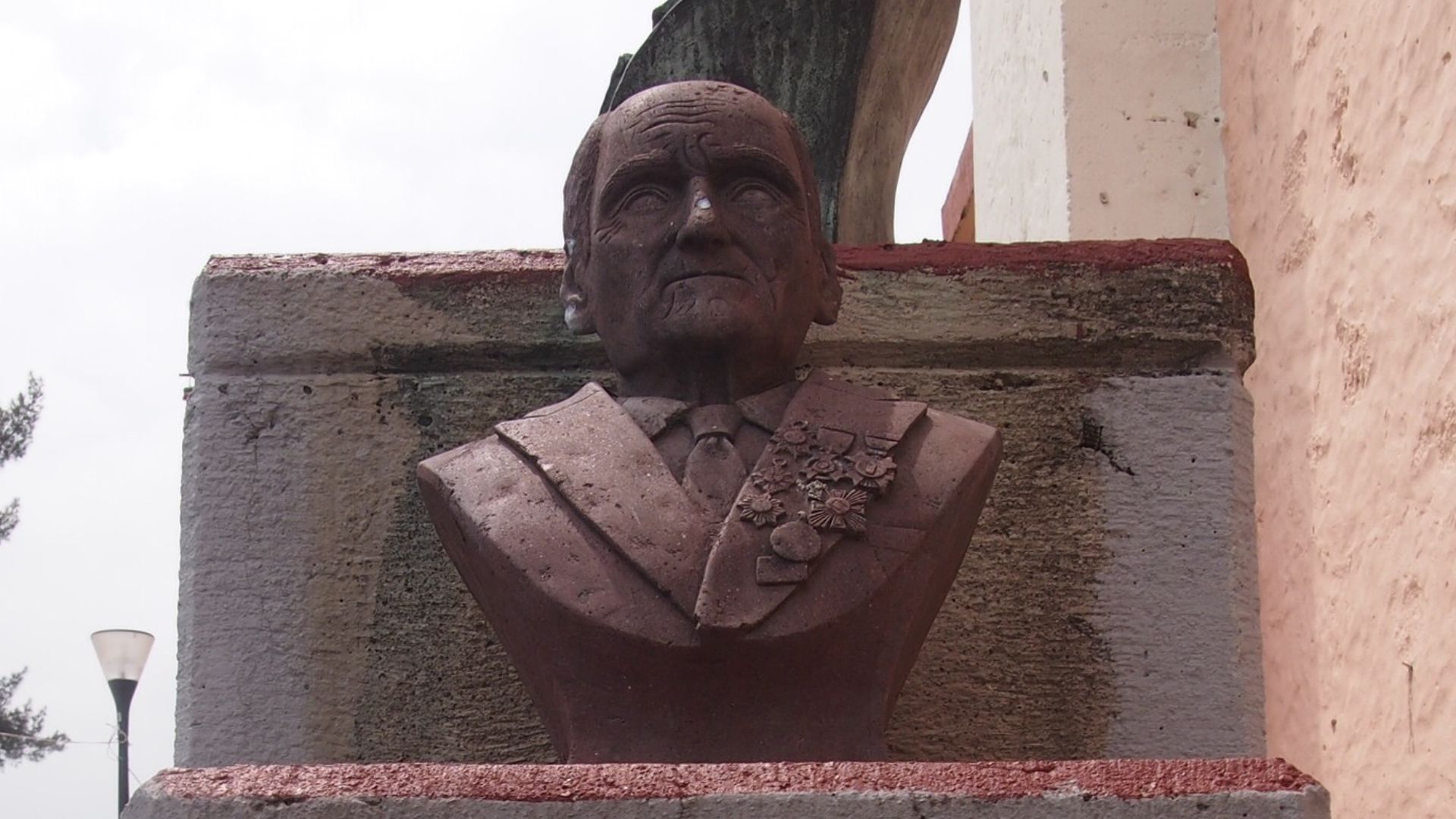 Quirino Mendoza y Cortés, Composer of Cielito Lindo song, Statue in front of Palacio Municipal Tulyehualco