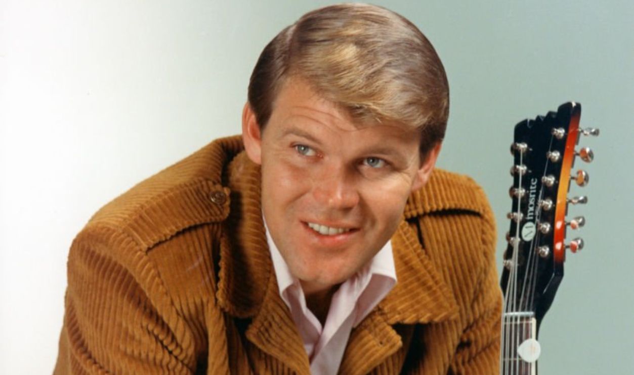 LOS ANGELES - FEBRUARY 1967: Country Singer Glen Campbell poses for a portrait in February 1967 in Los Angeles, California. 