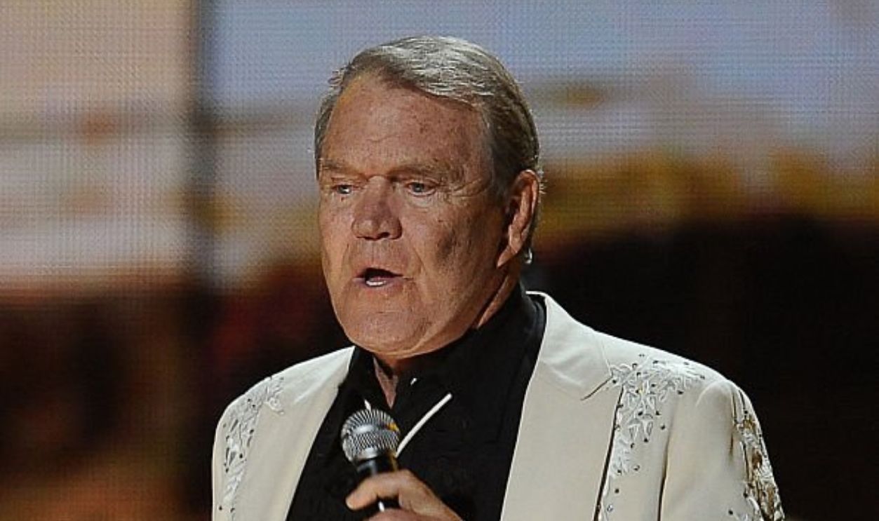 Glen Campbell performs at the Staples Center during the 54th Grammy Awards in Los Angeles, California, February 12, 2012. AFP PHOTO Robyn BECK