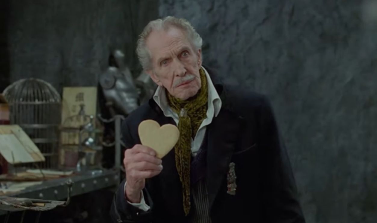 Screenshot from Edward Scissorhands (1990)