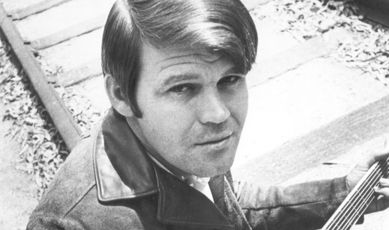 1968: Country Singer Glen Campbell poses for a portrait in 1968.