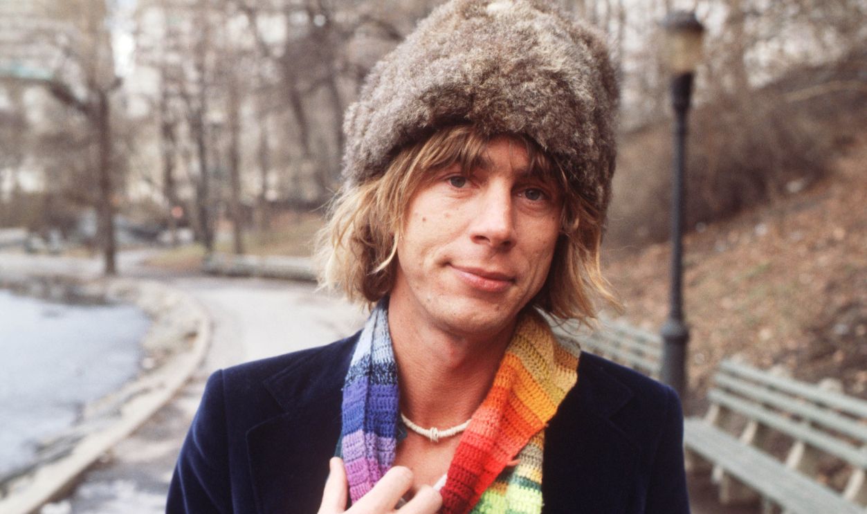 Getty Images - 109252035 - English singer-songwriter Kevin Ayers (1944 - 2013) in Central Park, New York City, February 1977.