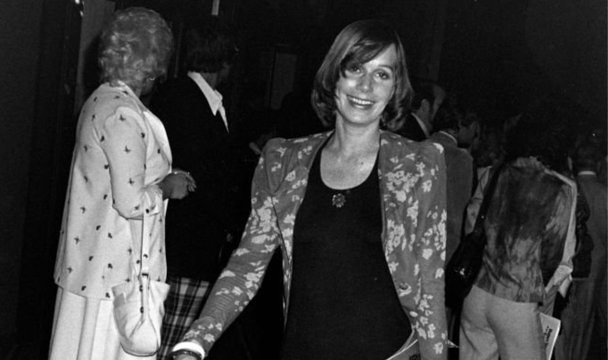Sally Kellerman (C) attends the Los Angeles opening of 'A Little Night Music' at the Shubert Theater on June 24, 1974.