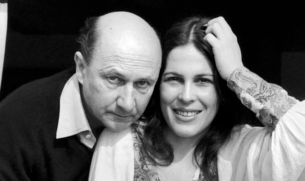 English actor Donald Pleasence (1919-1995) with his wife Meira Shore at their home by the Thames at Strand-On-The Green, Chiswick, London
