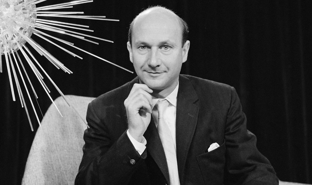 Actor Donald Pleasence, host of drama anthology series Armchair Mystery Theatre, photographed for the cover of TV Times Magazine, circa July 1960