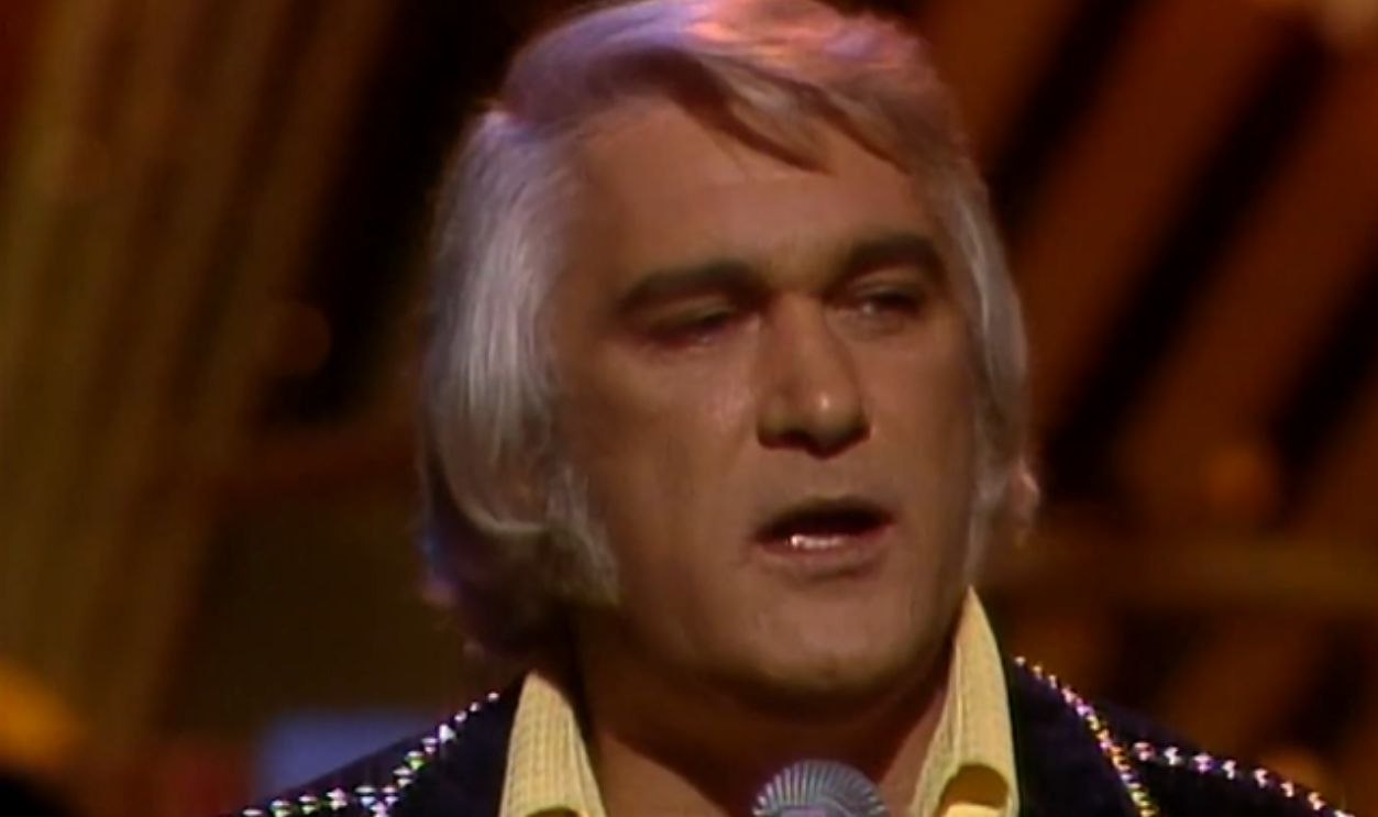 Screenshot from The Most Beautiful Girl (1973)