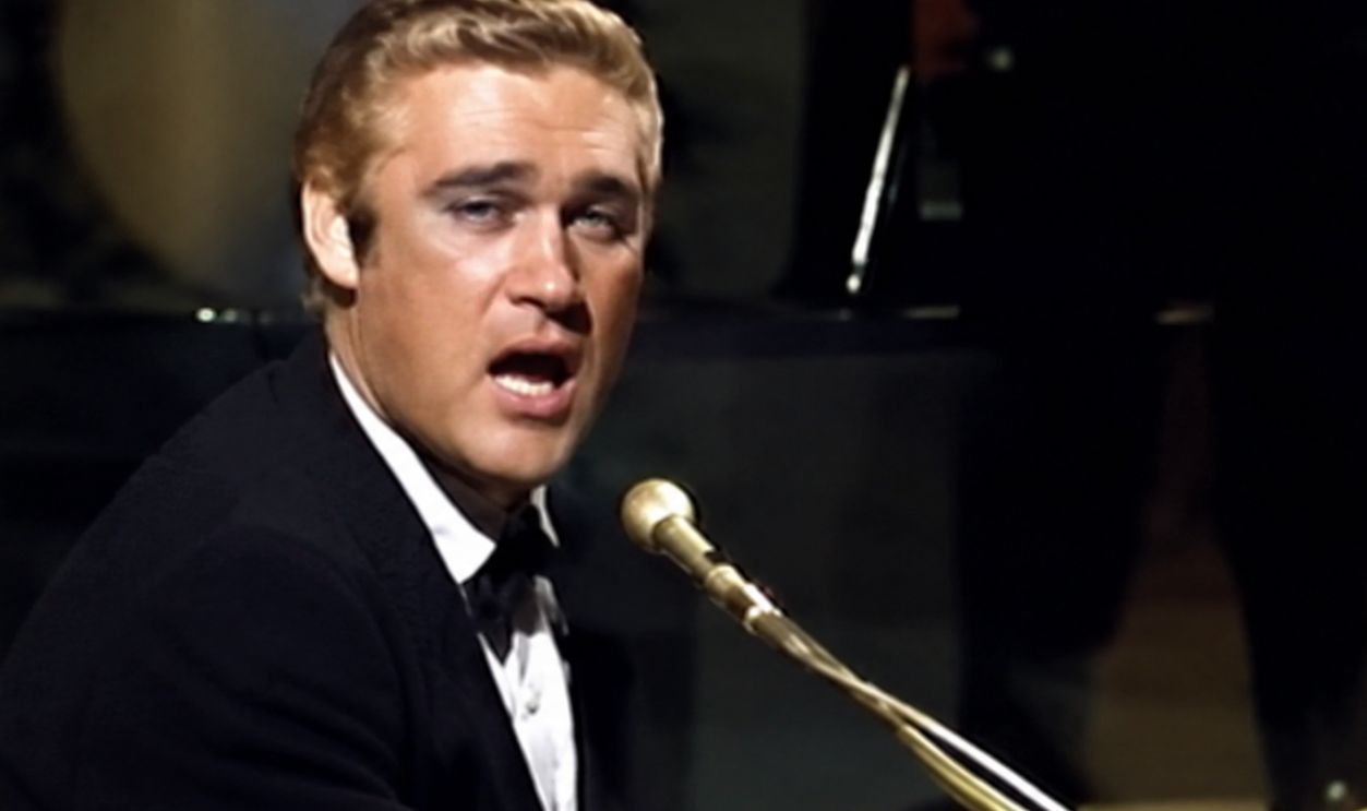 Screenshot from Mohair Sam (1965)