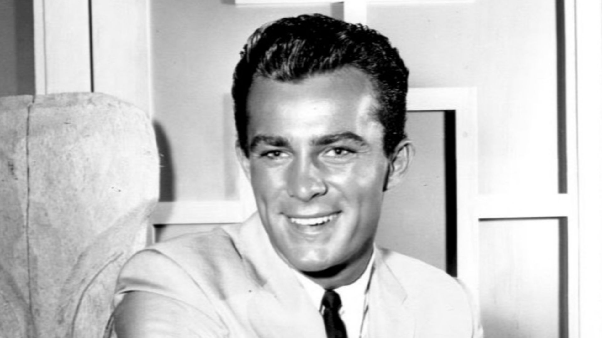 Photo of Robert Conrad as Tom Lopaka from the television program Hawaiian Eye.