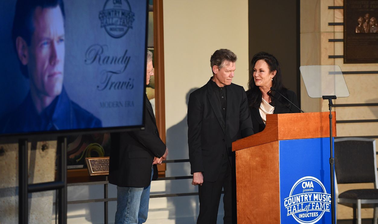 Randy Travis and wife Mary Travis 518017100