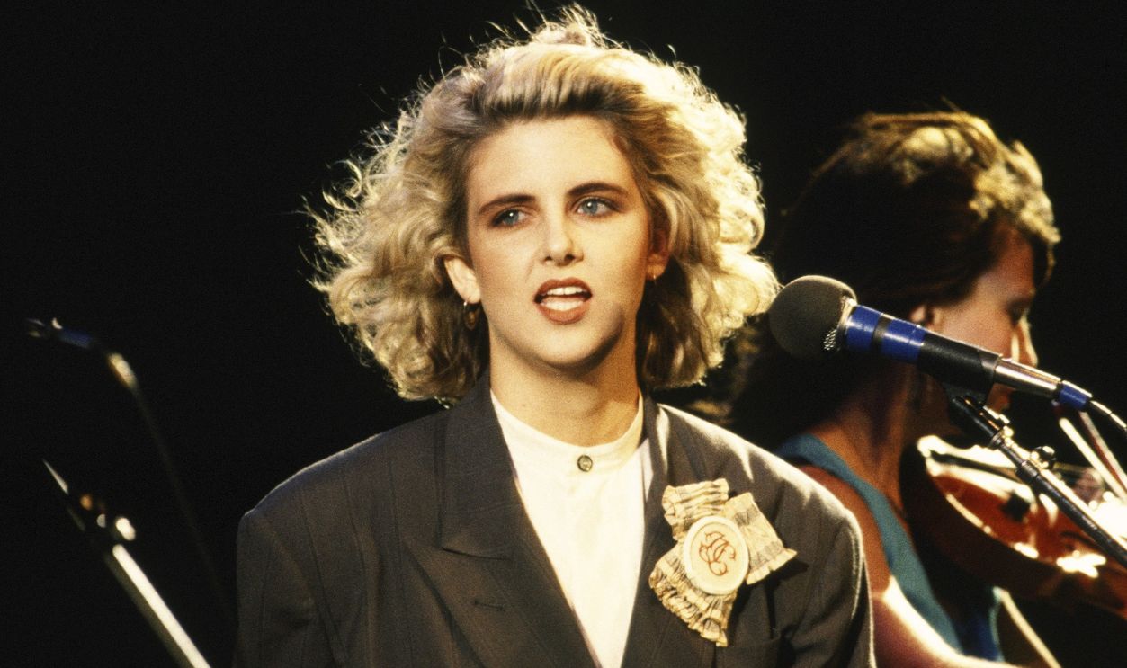 MANOR, TX - 1986: Singer Maria McKee performs at the 1986 Manor, Texas, Farm Aid II concert. The fundraising concert was organized by Willie Nelson and held in Manor, Texas, located just north of Austin.