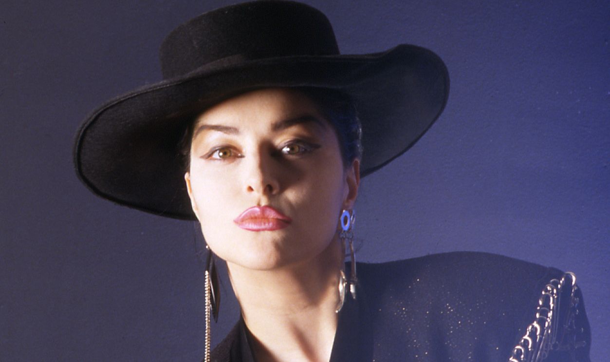 1988: Canadian singer Lisa Dalbello