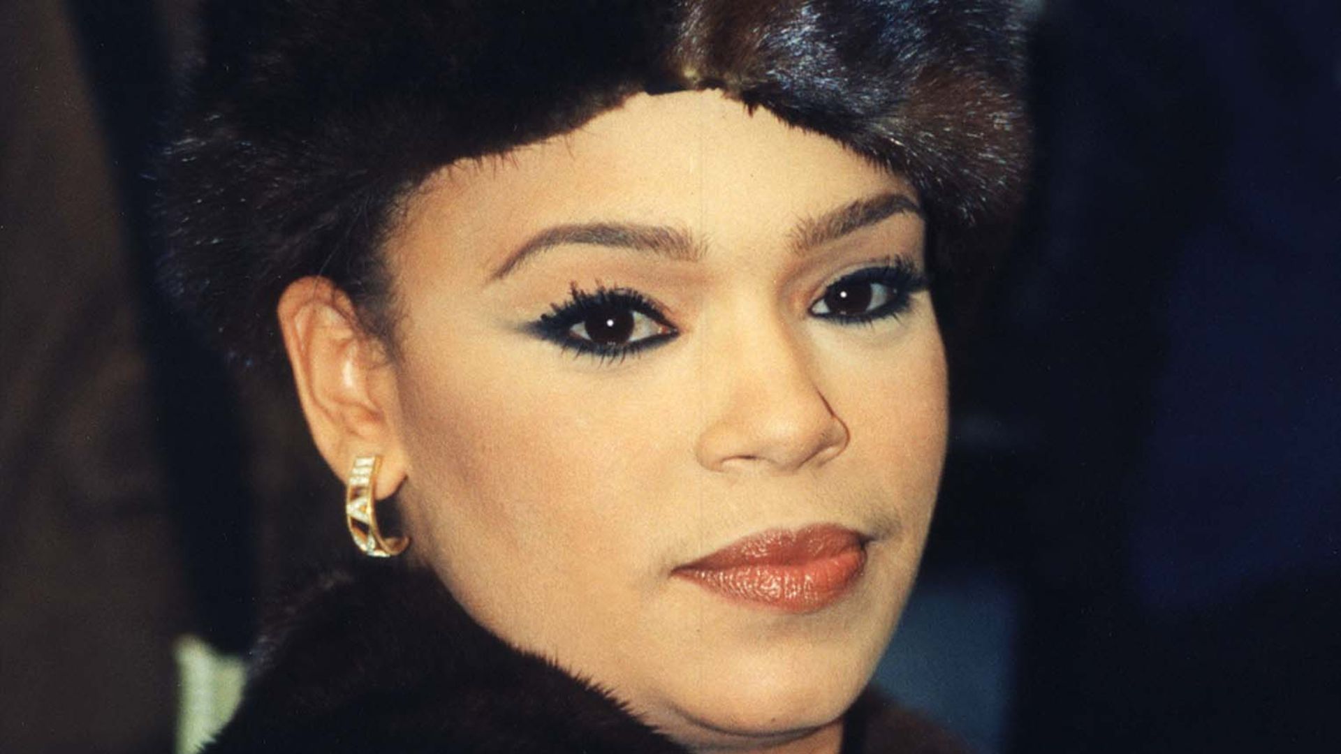 Faith Evans 1998

©   copyright  John Mathew Smith  2001