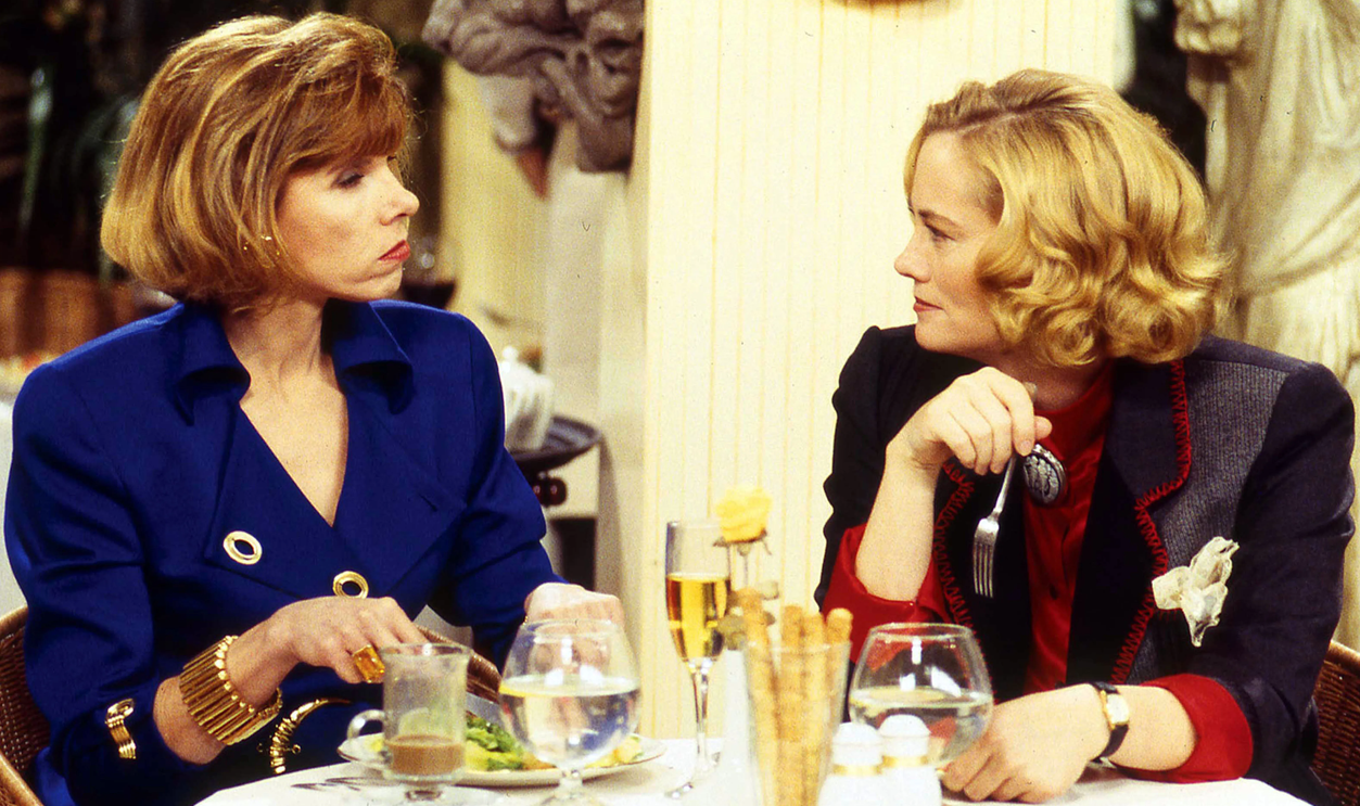 Screenshot of Christine Baranski and Cybill Shepherd in Cybill (1995-1998)