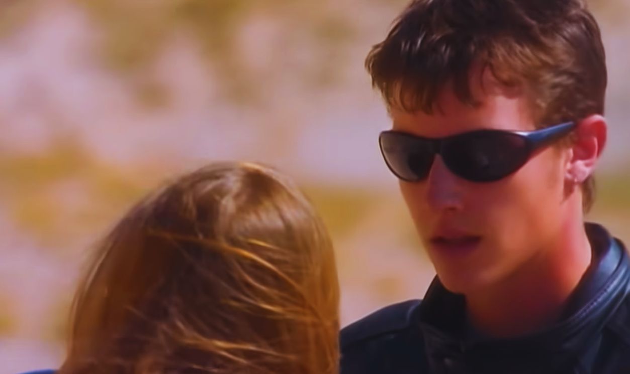 Screenshot from Amazing (1993)