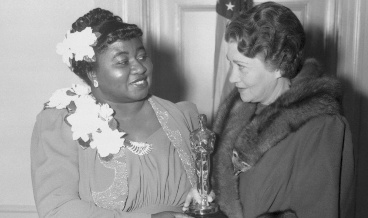 Hattie McDaniel, Left, Gets Academy Award