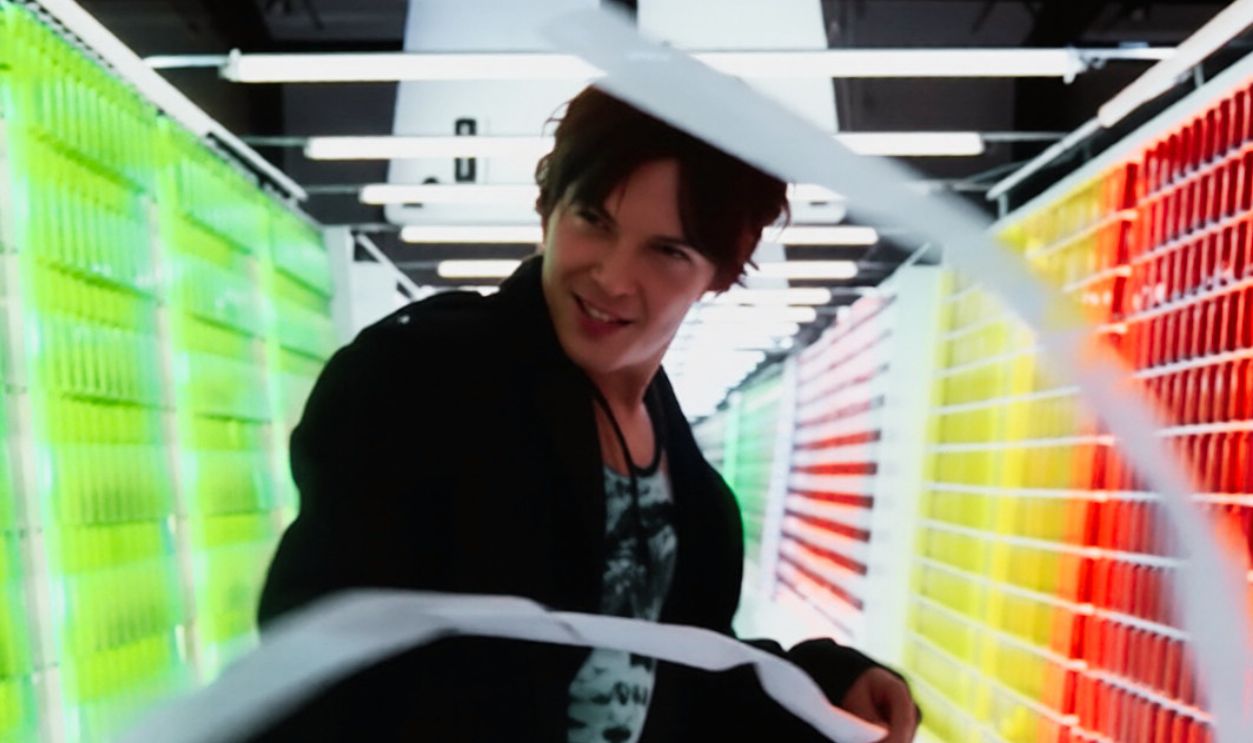 Screenshot from Fake Plastic Trees (1995)