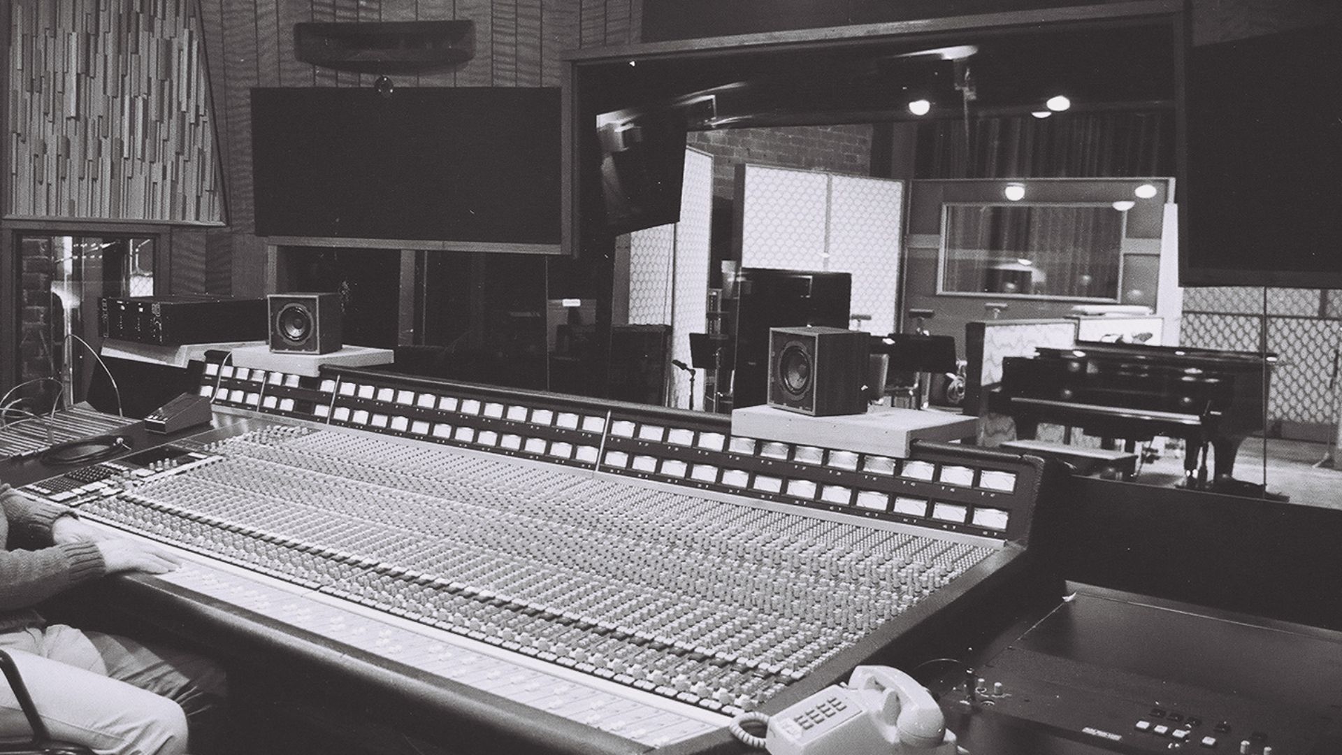 Producer and engineer Dan Wallin at Studio M, a soundstage at Paramount Pictures which was leased by the Record Plant to score, record and mix film music.