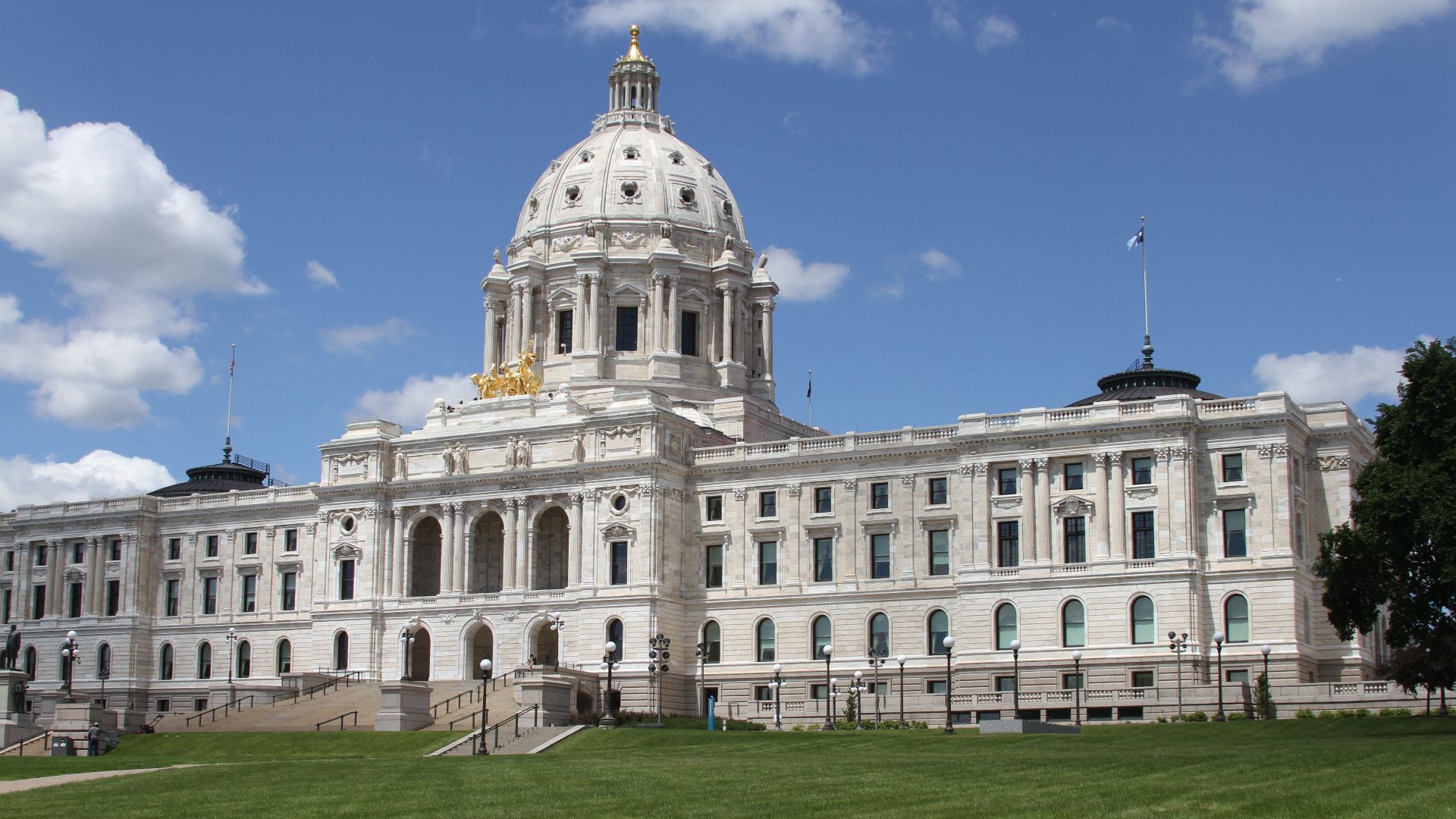 State Capitol with new Minnesota State Flag
St. Paul, Minnesota, USA