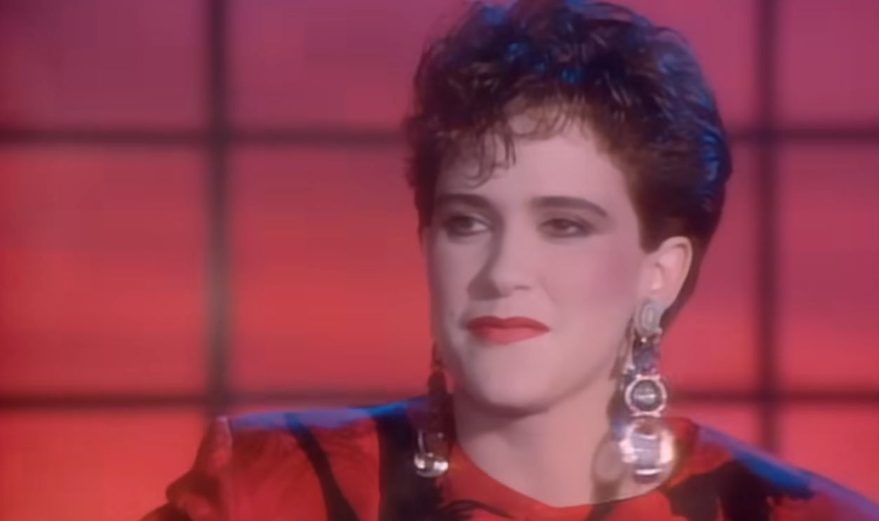 Screenshot from Kiss, Paisley Park Records (1986)