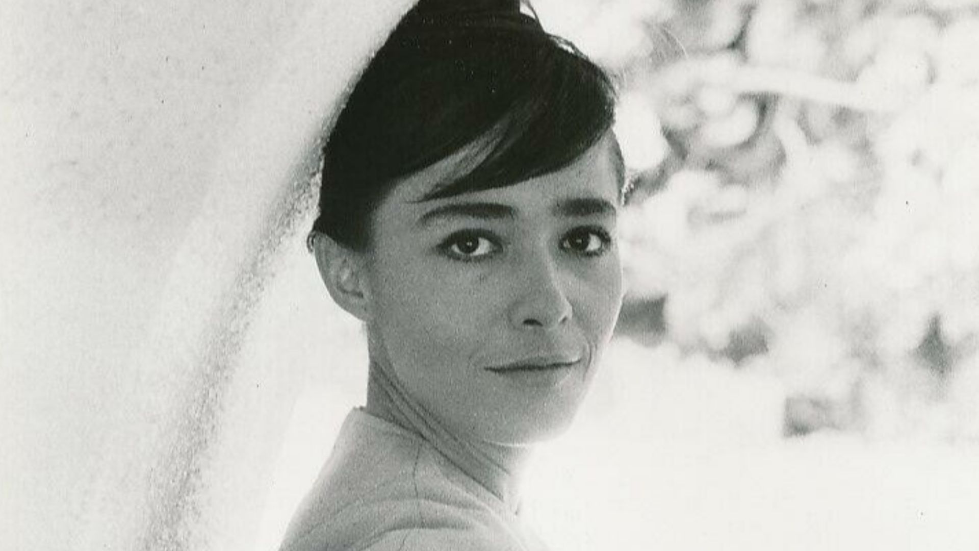 A publicity photo of Mexican actress Pina Pellicer for the film One-Eyed Jacks (1961).