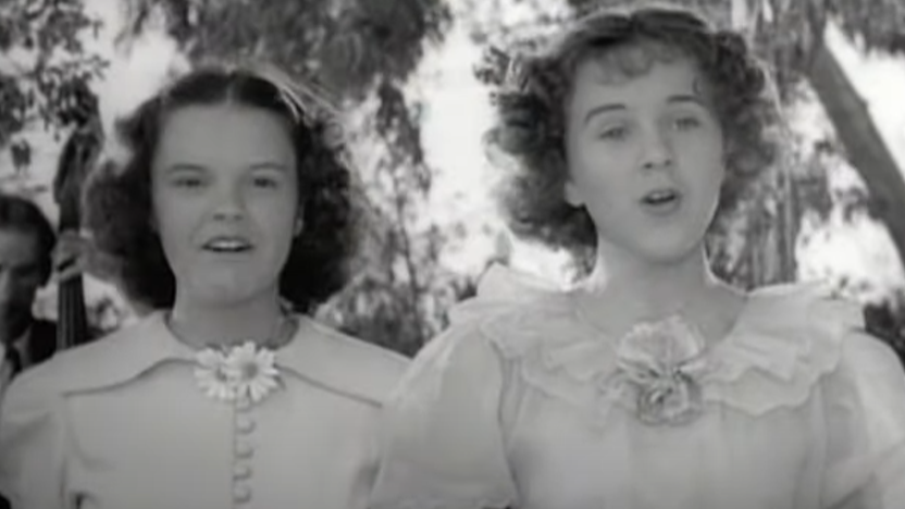 Screenshot of Judy Garland and Deanna Durbin Singing
