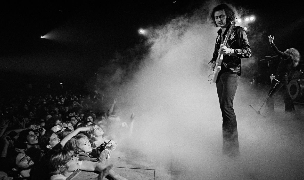 Guitarist Ritchie Blackmore from Deep Purple performs live on stage during the band's American tour in November 1974.