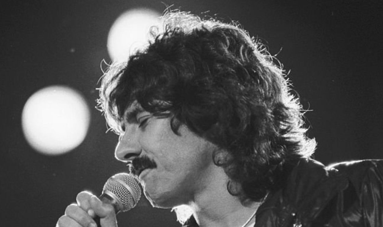 Mickey Thomas Performing with Jefferson Starship 